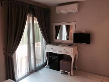 Erythros Boutique Hotel Ildir Exterior foto